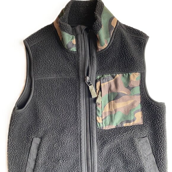 3/$15 Bundle | Boys Camo Vest - Picture 3 of 7